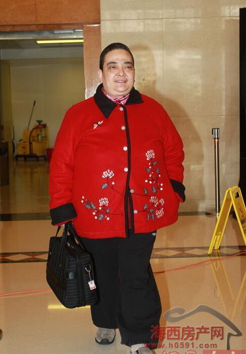 何超英年轻时旧照盘点 揭秘赌王何鸿燊11位千